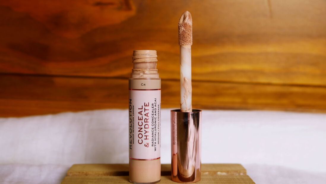 Makeup Revolution Conceal & Hydrate Radiance Concealer with Hyaluronic and Aca