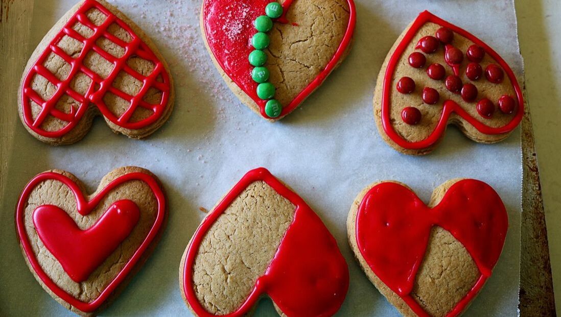 Gingerbread Men hearts decorated